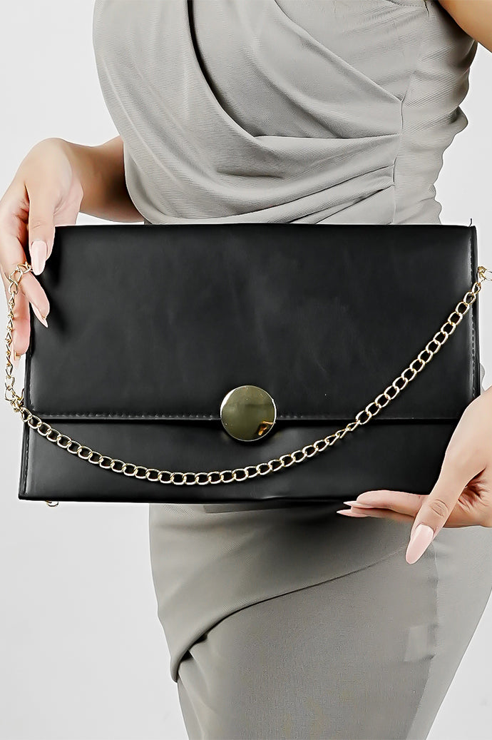 Woman holding the black Envelope Bag with its gold chain