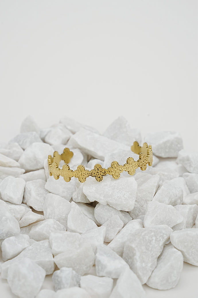 Gold open glazed bangle for women with scalloped design
