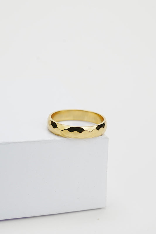 Solid band ring for women